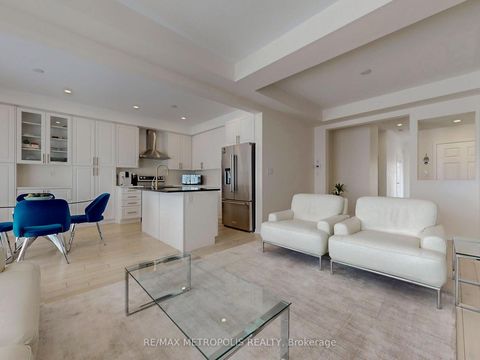 Photo 4 at 16 Hartney Drive, Rural Richmond Hill, Richmond Hill