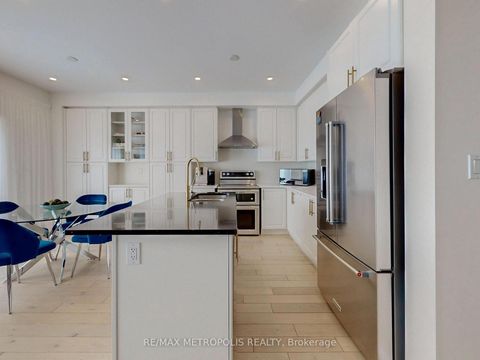 Photo 7 at 16 Hartney Drive, Rural Richmond Hill, Richmond Hill