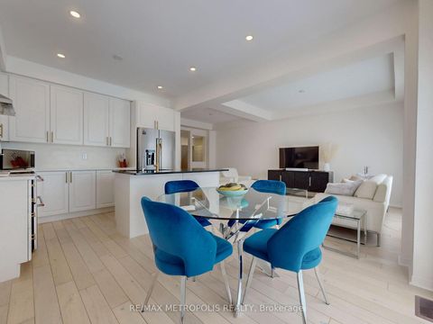 Photo 9 at 16 Hartney Drive, Rural Richmond Hill, Richmond Hill