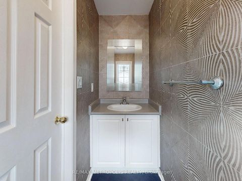 Photo 10 at 16 Hartney Drive, Rural Richmond Hill, Richmond Hill