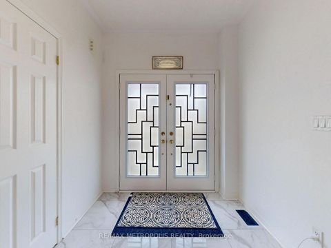 Photo 11 at 16 Hartney Drive, Rural Richmond Hill, Richmond Hill