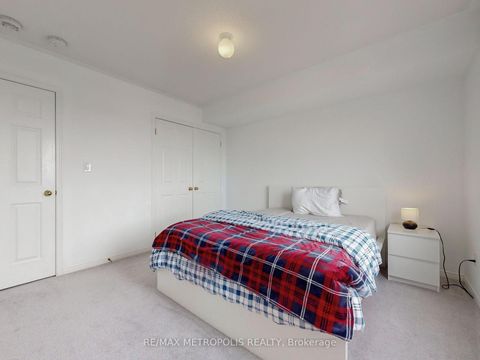 Photo 17 at 16 Hartney Drive, Rural Richmond Hill, Richmond Hill