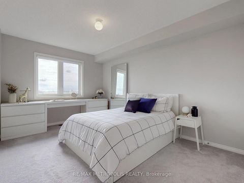 Photo 18 at 16 Hartney Drive, Rural Richmond Hill, Richmond Hill