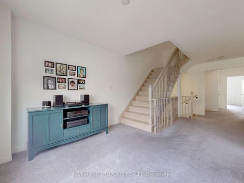 Photo 23 at 16 Hartney Drive, Rural Richmond Hill, Richmond Hill