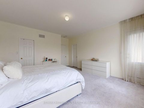 Photo 25 at 16 Hartney Drive, Rural Richmond Hill, Richmond Hill