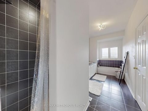 Photo 27 at 16 Hartney Drive, Rural Richmond Hill, Richmond Hill