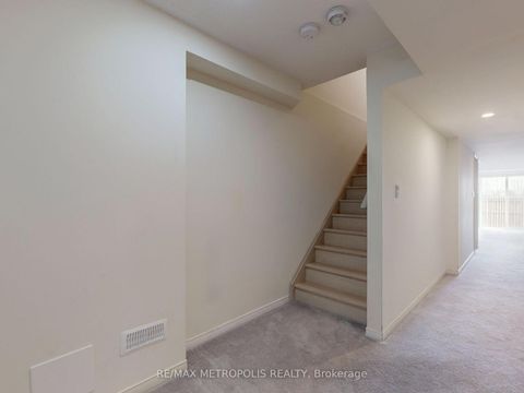 Photo 32 at 16 Hartney Drive, Rural Richmond Hill, Richmond Hill