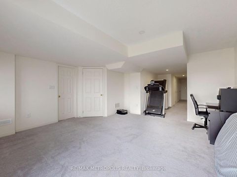 Photo 34 at 16 Hartney Drive, Rural Richmond Hill, Richmond Hill