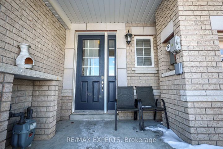 Photo 4 at 27 Hogan Manor Drive, Northwest Brampton, Brampton