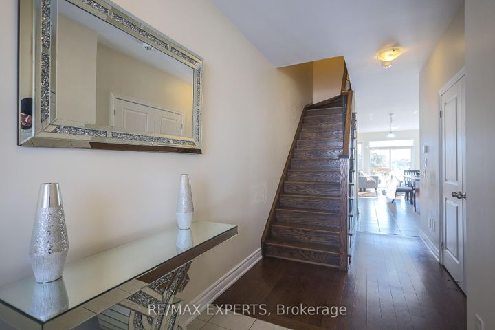 Photo 6 at 27 Hogan Manor Drive, Northwest Brampton, Brampton