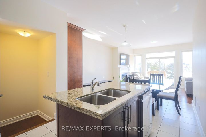 Photo 11 at 27 Hogan Manor Drive, Northwest Brampton, Brampton