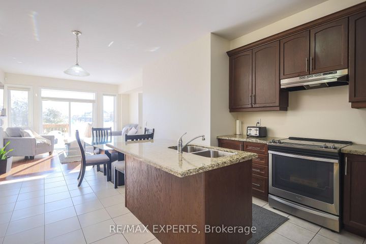 Photo 12 at 27 Hogan Manor Drive, Northwest Brampton, Brampton