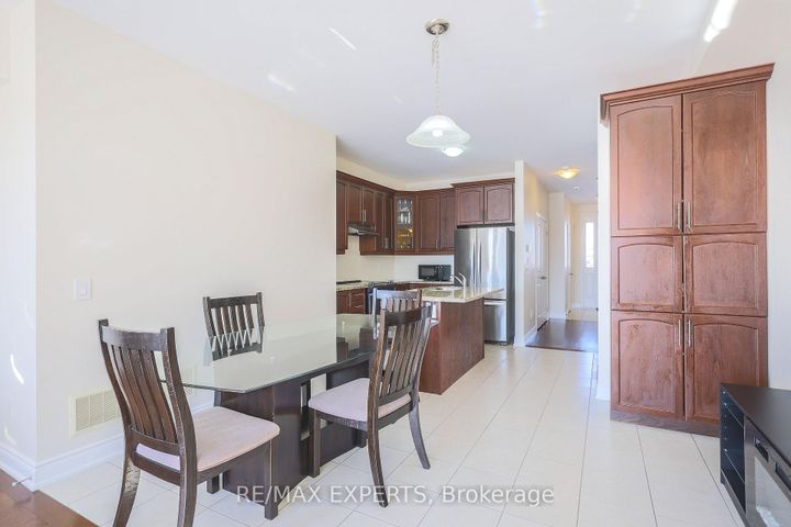 Photo 13 at 27 Hogan Manor Drive, Northwest Brampton, Brampton