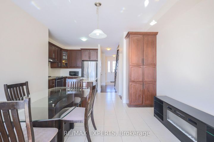 Photo 14 at 27 Hogan Manor Drive, Northwest Brampton, Brampton