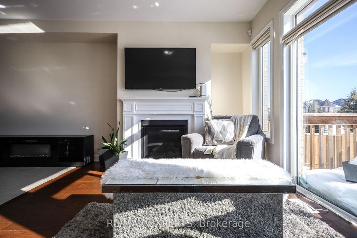 Photo 19 at 27 Hogan Manor Drive, Northwest Brampton, Brampton