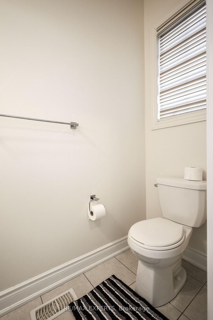 Photo 21 at 27 Hogan Manor Drive, Northwest Brampton, Brampton