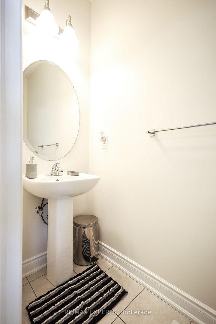 Photo 22 at 27 Hogan Manor Drive, Northwest Brampton, Brampton