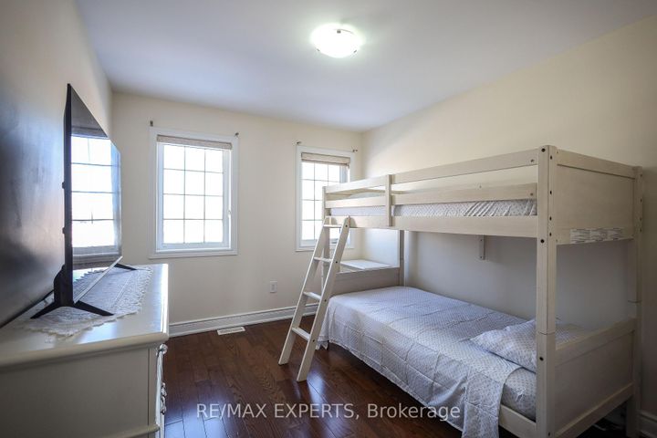 Photo 23 at 27 Hogan Manor Drive, Northwest Brampton, Brampton