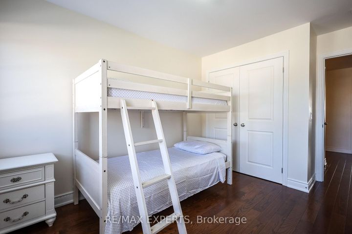 Photo 24 at 27 Hogan Manor Drive, Northwest Brampton, Brampton