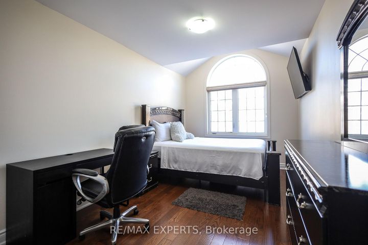 Photo 25 at 27 Hogan Manor Drive, Northwest Brampton, Brampton