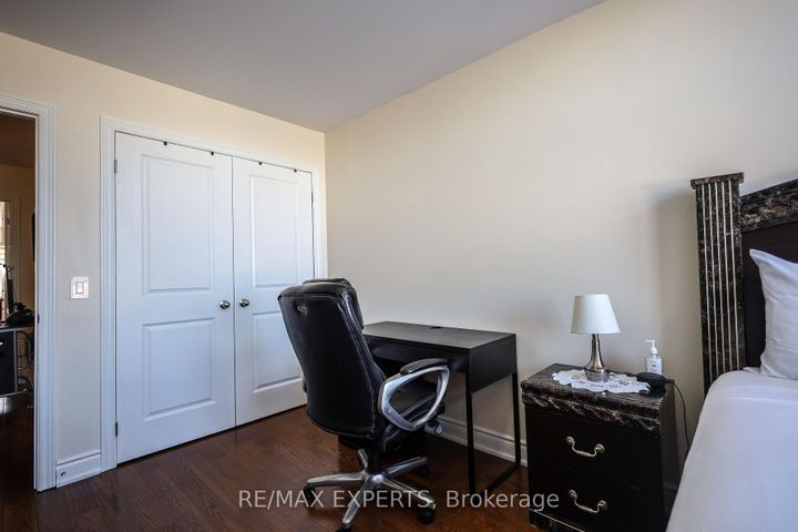 Photo 27 at 27 Hogan Manor Drive, Northwest Brampton, Brampton