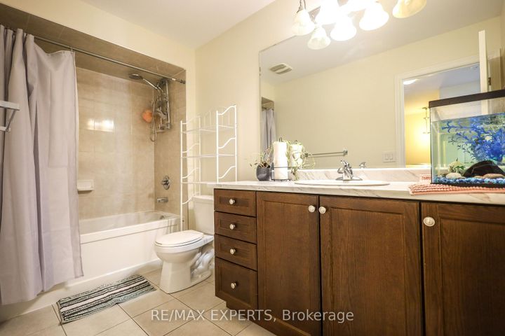 Photo 28 at 27 Hogan Manor Drive, Northwest Brampton, Brampton