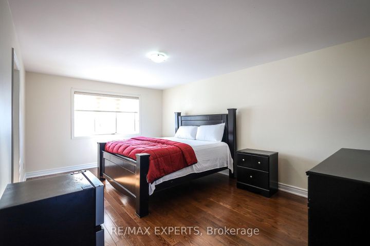 Photo 29 at 27 Hogan Manor Drive, Northwest Brampton, Brampton