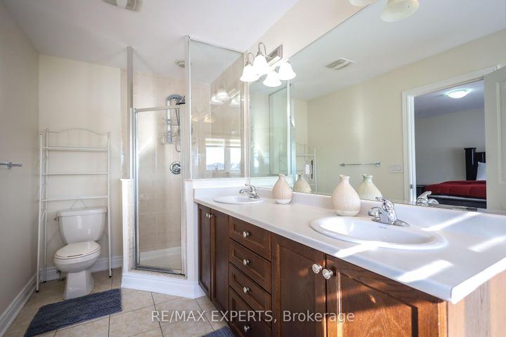 Photo 31 at 27 Hogan Manor Drive, Northwest Brampton, Brampton