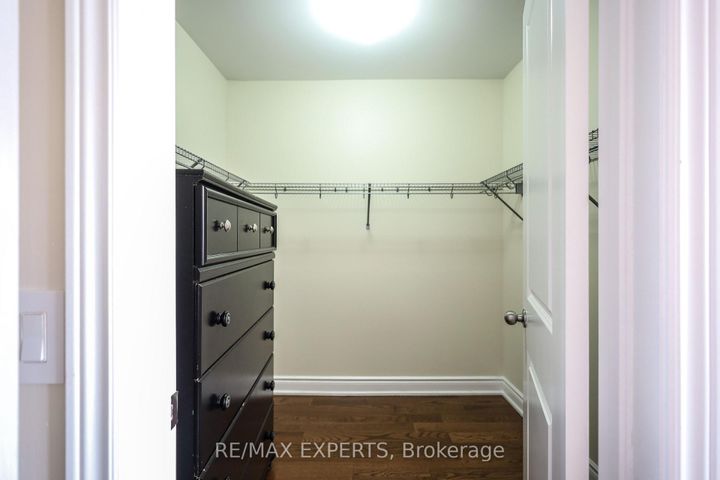 Photo 33 at 27 Hogan Manor Drive, Northwest Brampton, Brampton