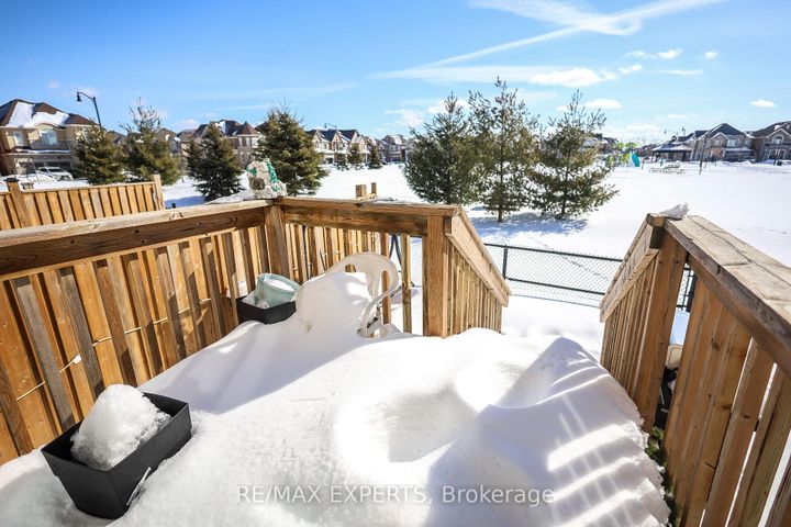 Photo 35 at 27 Hogan Manor Drive, Northwest Brampton, Brampton