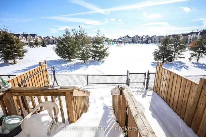 Photo 37 at 27 Hogan Manor Drive, Northwest Brampton, Brampton