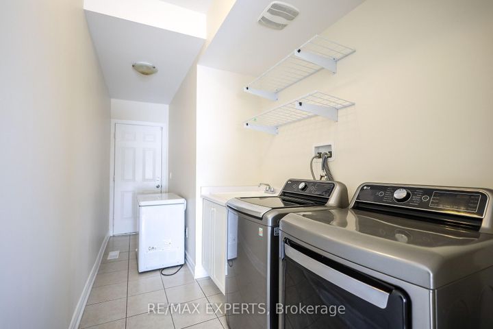 Photo 38 at 27 Hogan Manor Drive, Northwest Brampton, Brampton