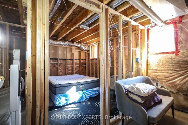 Photo 40 at 27 Hogan Manor Drive, Northwest Brampton, Brampton