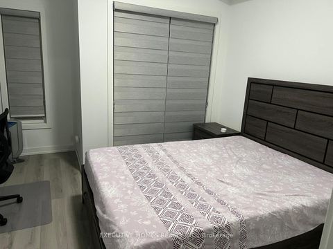 Photo 7 at 9 Calamint Lane, L'Amoreaux, Toronto