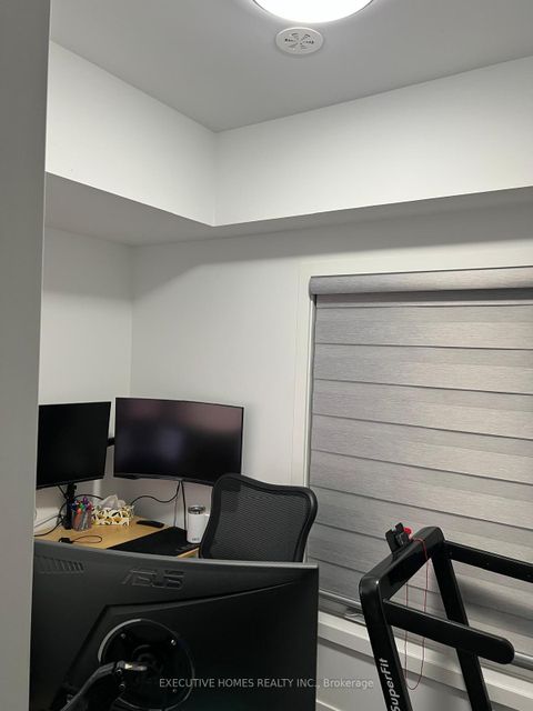 Photo 12 at 9 Calamint Lane, L'Amoreaux, Toronto