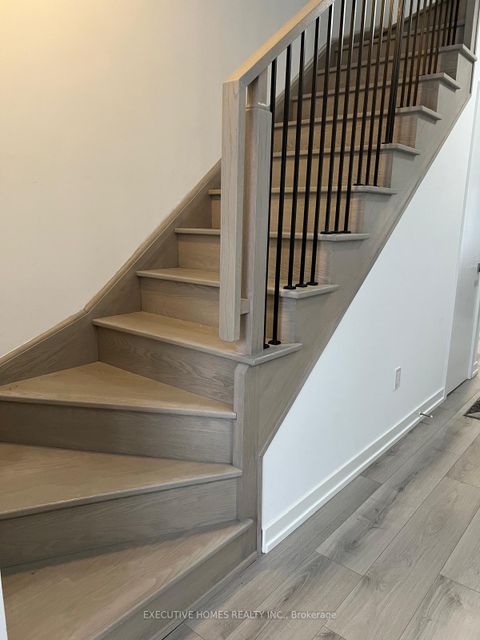 Photo 13 at 9 Calamint Lane, L'Amoreaux, Toronto