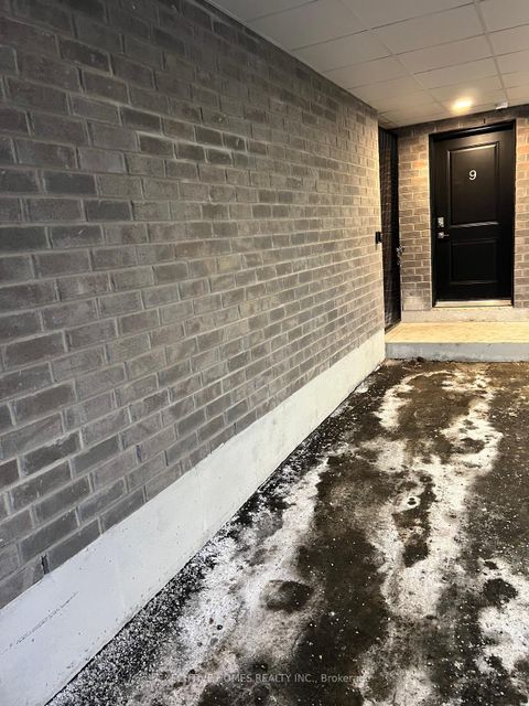 Photo 18 at 9 Calamint Lane, L'Amoreaux, Toronto