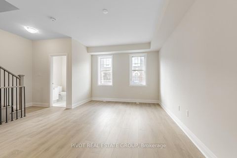 Photo 4 at 21 Kennisis Way, Maple, Vaughan