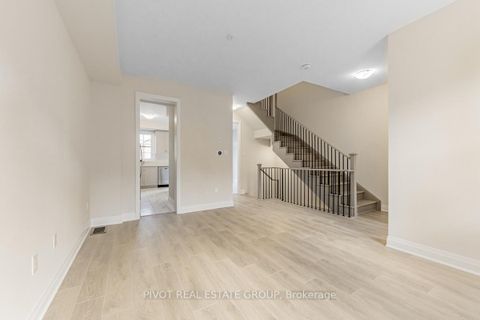 Photo 5 at 21 Kennisis Way, Maple, Vaughan