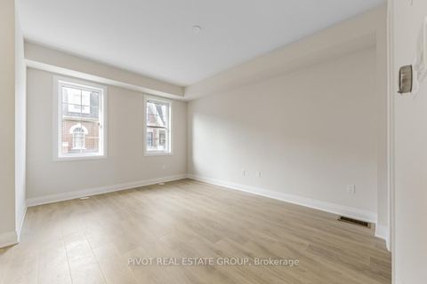 Photo 7 at 21 Kennisis Way, Maple, Vaughan