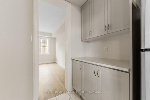 Photo 8 at 21 Kennisis Way, Maple, Vaughan