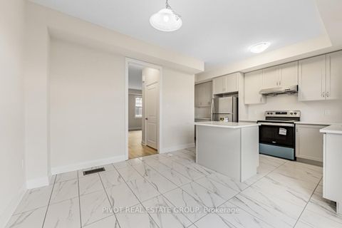 Photo 10 at 21 Kennisis Way, Maple, Vaughan