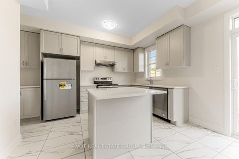 Photo 11 at 21 Kennisis Way, Maple, Vaughan