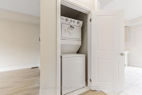 Photo 14 at 21 Kennisis Way, Maple, Vaughan