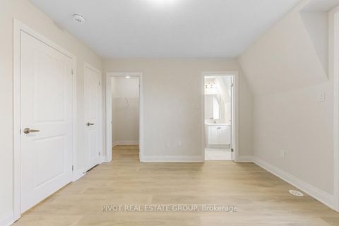 Photo 18 at 21 Kennisis Way, Maple, Vaughan