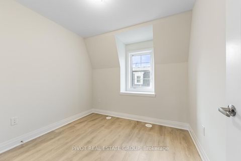 Photo 23 at 21 Kennisis Way, Maple, Vaughan