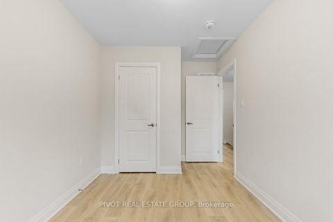 Photo 26 at 21 Kennisis Way, Maple, Vaughan