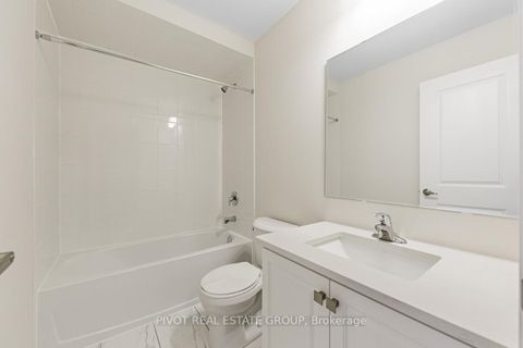 Photo 27 at 21 Kennisis Way, Maple, Vaughan