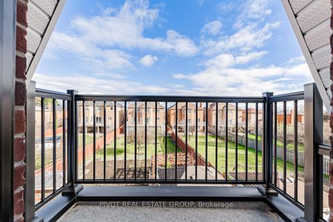 Photo 28 at 21 Kennisis Way, Maple, Vaughan