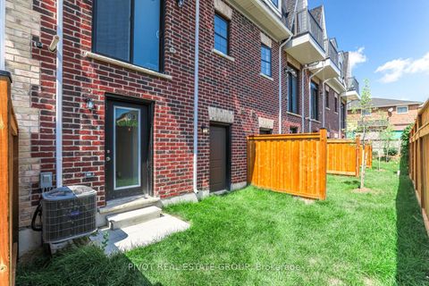 Photo 30 at 21 Kennisis Way, Maple, Vaughan